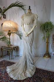 2020 hochzeitskleid trends mit livn white belle das magazin #belle #hochzeitskleid #zeitschrift #trends romantisches hochzeitskleid idee tiefes hochzeitskleid mit schulen #hochzeitskleid. Exquisite Belle Epoque Wedding Gown Ca 1909 Www Antique Gown Com