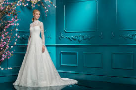 Die brautkleider der firma ellis bridals sind bekannt für ihre gute passform, die im wesentlichen durch eingearbeitete korsetts erreicht wird. Die Royale Hochzeit 2018 Wie Wird Meghan Markle Zum Altar Schreiten Bridal Times