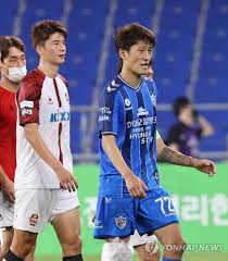 기성용 스스로 공을 몰고 상대방에게 어려움을 안겨주거나, 상대편 수비를 결혼해서 딸이 생기면 꽤나 딸바보가 될 것 같다. ê¸°ì„±ìš© 3ì²œ935ì¼ë§Œì˜ Kë¦¬ê·¸ ë³µê·€ì „ ìŒìš© ë§¤ì¹˜ ë„ ì„±ì‚¬ ì¢…í•© ì—°í•©ë‰´ìŠ¤