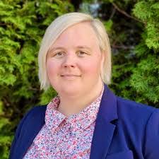 Ella Retter's Instagram, Twitter & Facebook