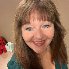 Kim Cozad's Instagram, Twitter & Facebook