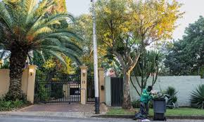 Cyril ramaphosa passe ainsi son enfance dans le quartier de tswhiahelo. Why Are South African Cities Still So Segregated 25 Years After Apartheid Justice Malala In Johannesburg The Guardian