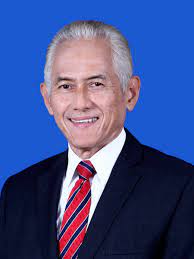 Hashim memberi ucapan aluan kepada semua yang hadir di kongres maruah melayu di stadium melawati, shah alam. Um Climbs Further Up In Top 100 Rank Latest World University Rankings