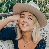 Noelle Nugent's Instagram, Twitter & Facebook