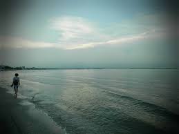 Până și cele mai violente fenomene ale naturii pot fi fascinante prin spectacolul pe care îl oferă. Poze Noi Mamaia 2015 Plaja Marea Si Fetele Curajoase De Pe Litoral