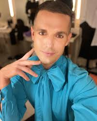 Peace out Pussy Bow!!! 😈👠✌🏻 . Thanks to @drtessmauricio for keeping this  skin FRESH. If you are in need of anything skin related she is the ONE.  Can't wait for my next