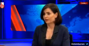 Özlem gürses, 18 ağustos 1970 tarihinde ankarada doğmuştur. Halk Tv Sunucusu Ozlem Gurses Bahceli Ye Asi Yapan Gulnaz Siringa Haberiyle Alay Konusu Oldu Takvim