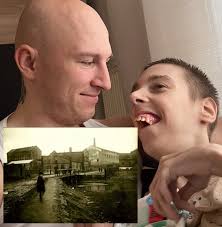 Na tym zdjęciu widać nasz obecny dom. Nie w 2000 roku, ani w PRL-u. Widać  to tuż po 1900 roku. Kiedyś była to fabryka wódki, potem zwykły stary  budynek, później biurowiec, w