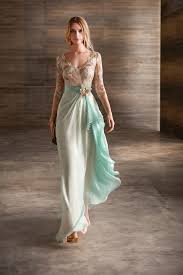 Es en los granos de plata, blancos y transparente y cristales que todos coger la luz maravillosamente y rematan con 5 chispas copos de. Pin En Vestidos De Dia Para Invitadas