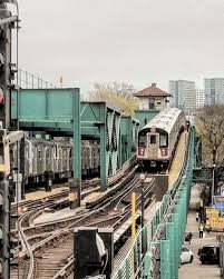 Looking Eastward From The 111th Street Station On The No 7 Line New York City Subways Mtanyctransit New York Subway Bronx Nyc The Bronx New York