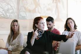 Marina Novaes faz palestra e desfila de noiva em Portugal