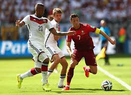 Hungary đã chơi phòng ngự cảm tử với chiếc xe bus dựng trước khung thành khiến ronaldo và các đồng đội bất lực trong hơn 80. Tvmz1pmybuay8m