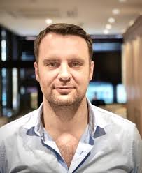 Shaker Style in Bold Black: New kitchen with classic looks by Harvey Jones 