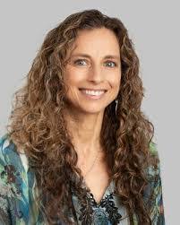 Lisa Viola's Instagram, Twitter & Facebook