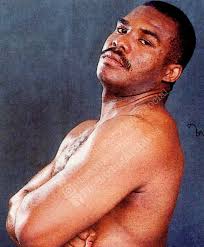 Sugar" Ray Leonard scored likely his most vicious knockout and made his  first defense of the WBC welterweight title with a 4th round KO of Dave  "Boy" Green at the Capitol Center