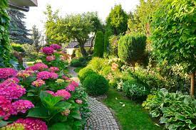 Beim anlegen spielen nicht nur standortfaktoren, wie sonneneinstrahlung und die richtige position im garten eine rolle. Gestaltungstipps Fur Grosse Garten Mein Schoner Garten