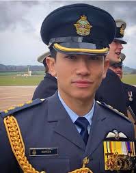 Kalau korang tengok di instagram pengiran muda mateen, beliau cukup aktif dalam pelbagai jenis sukan antaranya bola sepak dan sukan polo. Galleria Ymrm Congratulations To His Royal Highness Yang Teramat Mulia Paduka Seri Duli Pengiran Muda Abdul Mateen For Graduation From The Defence Helicopter Flying School At Raf Shawbury Bruneiroyalfamily Facebook