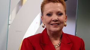 Sandra Dowling's Instagram, Twitter & Facebook