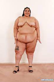 SSBBW Crystal Blue removes a bra and panty set to pose naked in shoes -  PornPics.com