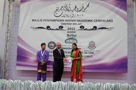 If you want to learn hadiah in english, you will find the translation here, along with other translations from malay to english. Dsc06172 ä¸­æ­£ä¸­å­¦chung Ching Middle School
