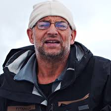 Vulcanologues, chercheurs, photographes... partez avec un guide d'exception  !