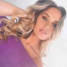 Anna Miller's Instagram, Twitter & Facebook