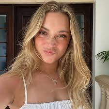 Holly Crystal ✨ (@hollycrystal_) • Instagram photos and videos