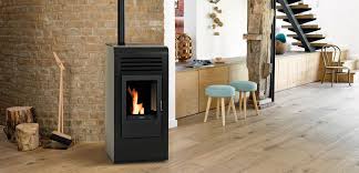 Un Poele A Granule Parfait Pour Une Ambiance Scandinave Inspiration Scandinave Stove Home Appliances Et Home Decor