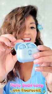 Los Moto Buds Loop llegan con lo mejor de dos mundos: @bose en sonido y  @swarovski en brillo 💎 , •Diseño: open-ear