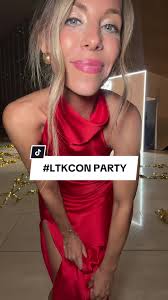 Outfit Con Blusa Roja Satin