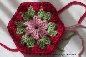 This pattern uses the puff stitch to create a beautiful blanket with 6 sides. Hexagon Crochet Again