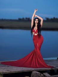 Mercek ve sofra takımı yapmak için kullanılır. Kristal Inshan To Represent Guyana At Mrs World Pageant Stabroek News