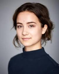 Serious sawal: remake mein Amanda mein exactly kya woke/androgynous hai?  Maine logon ko unironically yeh claim karte dekha hai ki Bloober ne use  zyada "masculine" banaya hai woke banne ke liye... kya