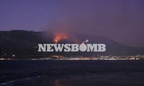Ειδοποιήθηκε η υπηρεσία μας σήμερα το απόγευμα και ώρα 15:45 για φωτιά στο σκουπιδότοπο λουτρακίου. Fwtia Twra Pyrinos Efialths Sto Loytraki Olonyxtia Maxh Me Tis Floges Newsbomb Eidhseis News