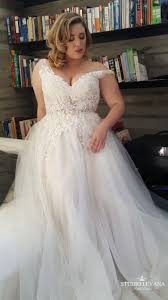 Alibaba.com offers you an array of unforgettable. Plus Size Princess Wedding Dress With Beautiful Lace And Tulle Skirt From Studio Levana Plus Wedding Dresses Tulle Wedding Dress Wedding Dress Tulle Lace