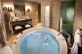 Quando i benefici del bagno di vapore si uniscono ad un elevato appeal estetico della cabina, il momento diventa ancora più piacevole ed irrinunciabile. Camere Con Spa Hotel Cavour