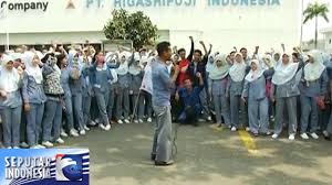 Pt kayu permata 1.3 km. Dilarang Bupati Buruh Tetap Mogok Sindo Siang 24 Nov 2015 Youtube