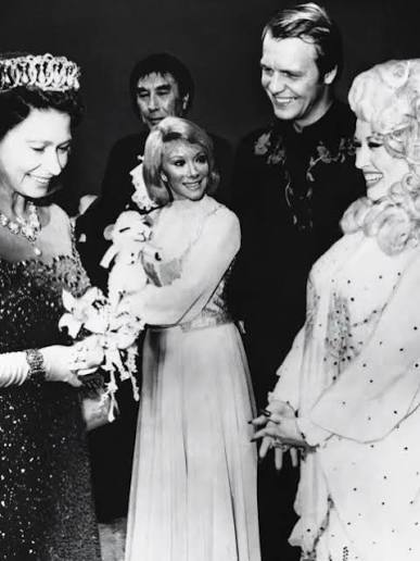 The tributes to Dolly Parton are continuing around the world, with  Buckingham Palace honouring the late country music icon with a performance  of one of her most famous songs. The Band of