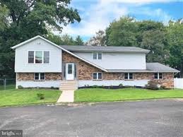 472 900 525 Orchard Avenue Langhorne Pa 19047 House Styles Real Estate Mansions