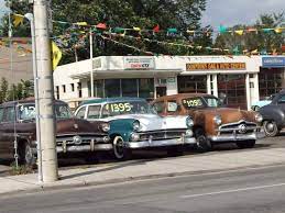 Pin By Panfilo Jonhson On American Nostalgia Classic Cars Muscle Vintage Cars 1950s Car Dealership