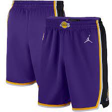The lakers shop is ready to assist you in scoring the absolute best los angeles lakers gear so men, women and youth can cheer the team onto victory. Los Angeles Lakers Jordan Statement Swingman Shorts Personalisierbar Herren