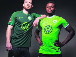 Jun 30, 2021 · nicht im wohnwagen, aber mit haushund ibra ist mark van bommel beim vfl wolfsburg angekommen. Vfl Wolfsburg So Sehen Die Neuen Trikots Aus Ik Sport