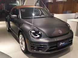 Este belo interior deste fusca cabriolet segue o padrão de cor muito semelhante às tapeçarias na cor gelo e caramelo nos anos 70 (principalmente nos fuscas 1500). Volkswagen Fusca Final Edition Chega Ao Brasil Por R 329 Mil Kbb Com Br