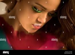 Un modelo posa durante una sesión de pintura corporal con make-up artist Erika  Monroy, fundador de Akin Body Painting, en Toluca, México Fotografía de  stock