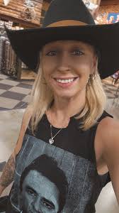 My mom, stepdad, and husband visited the studio this weekend. I cannot  believe this is my life. That I'm taking my family to work at a freaking TV  STUDIO!! What?! 🙀🥹🥹🥹 say