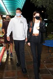 Jenner grew up in the tabloids, thanks to her family. Kylie Jenner Takes On Kendall Jenner S Bf Devin Booker In Pop A Shot Hollywood Life