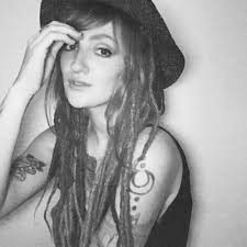 Elise Waters (@EliseVicWaters)