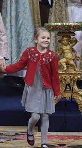 Sveriges bästa sajt med kungliga nyheter och bilder, kunglig modeblogg, kändisnytt, fest och premiärer. Prinsessan Estelle Prins Gabriels Dop 171201 Foto Sverigeskungahuset Instagram Prinzessin Estelle Prinzessin