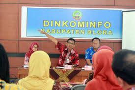 Menurut kamus dewan bahasa edisi terbitan pada tahun 2005, maksud masyarakat yang anda sedang cari definisi melibatkan perkataan tersebut adalah merujuk kepada kumpulan manusia. Penjelasan Pembentukan Kelompok Informasi Masyarakat Website Pemerintah Kab Blora