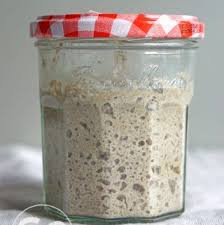 Den Roggensauerteig Als Anstellgut Pflegen So Nach Gefuhl Rezept In 2020 Sauerteig Brot Selber Backen Sauerteig Ansetzen